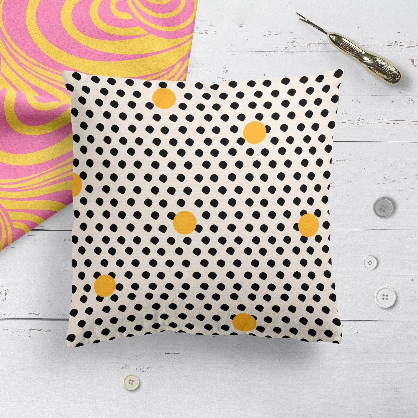 Modern Dots Pillow - HypeSheriff Europe