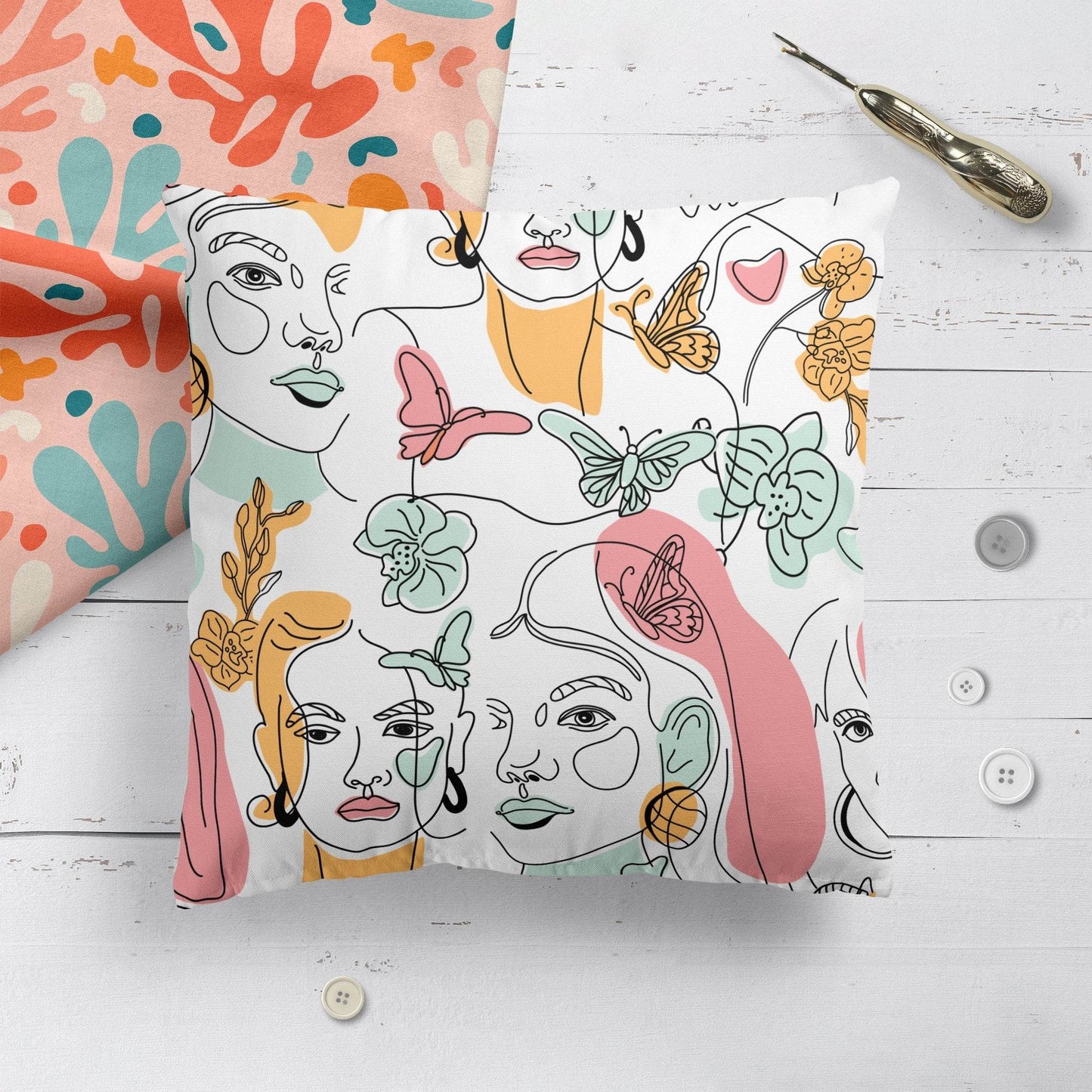 Line Faces Pillow - HypeSheriff Europe