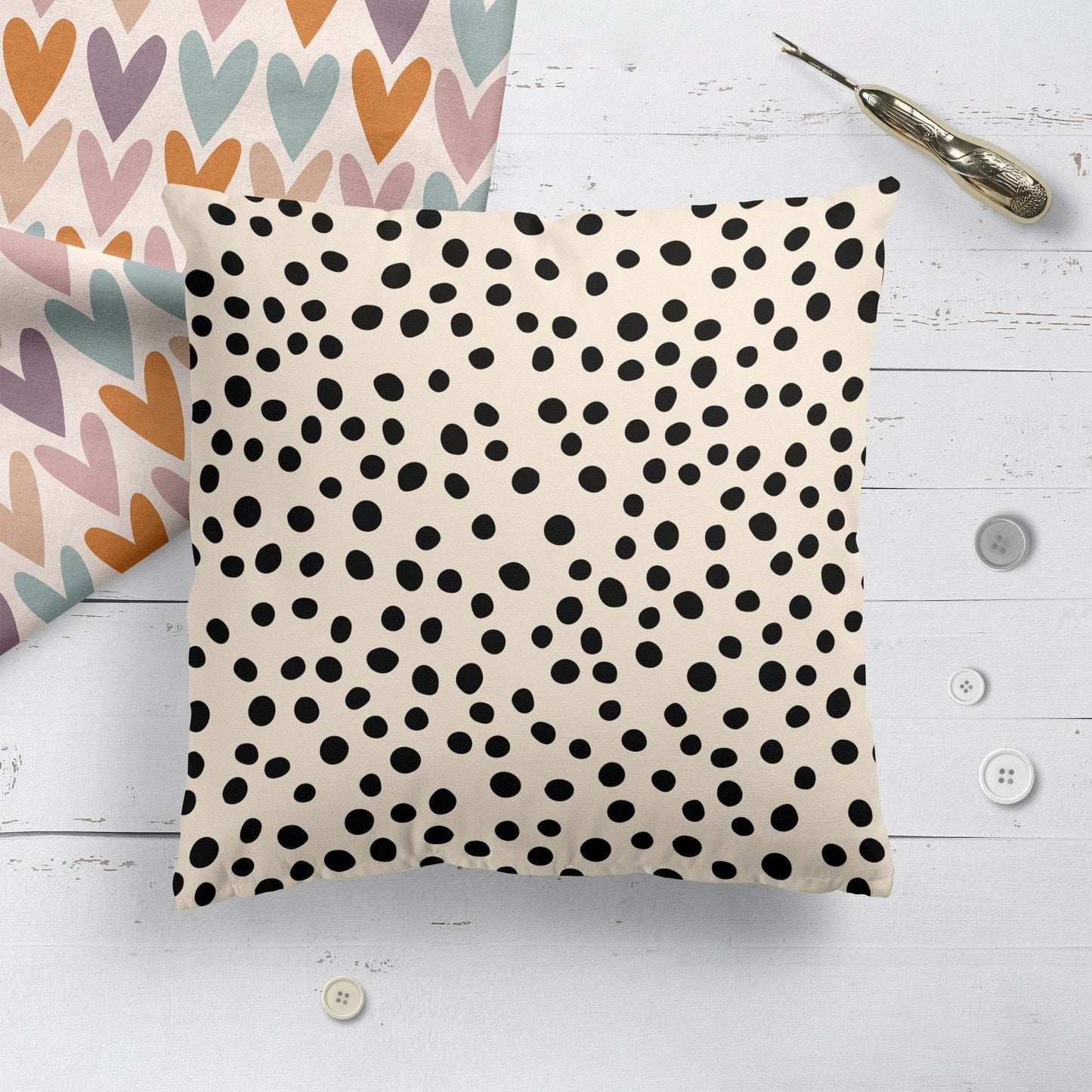 Dotty Throw Pillow - HypeSheriff Europe