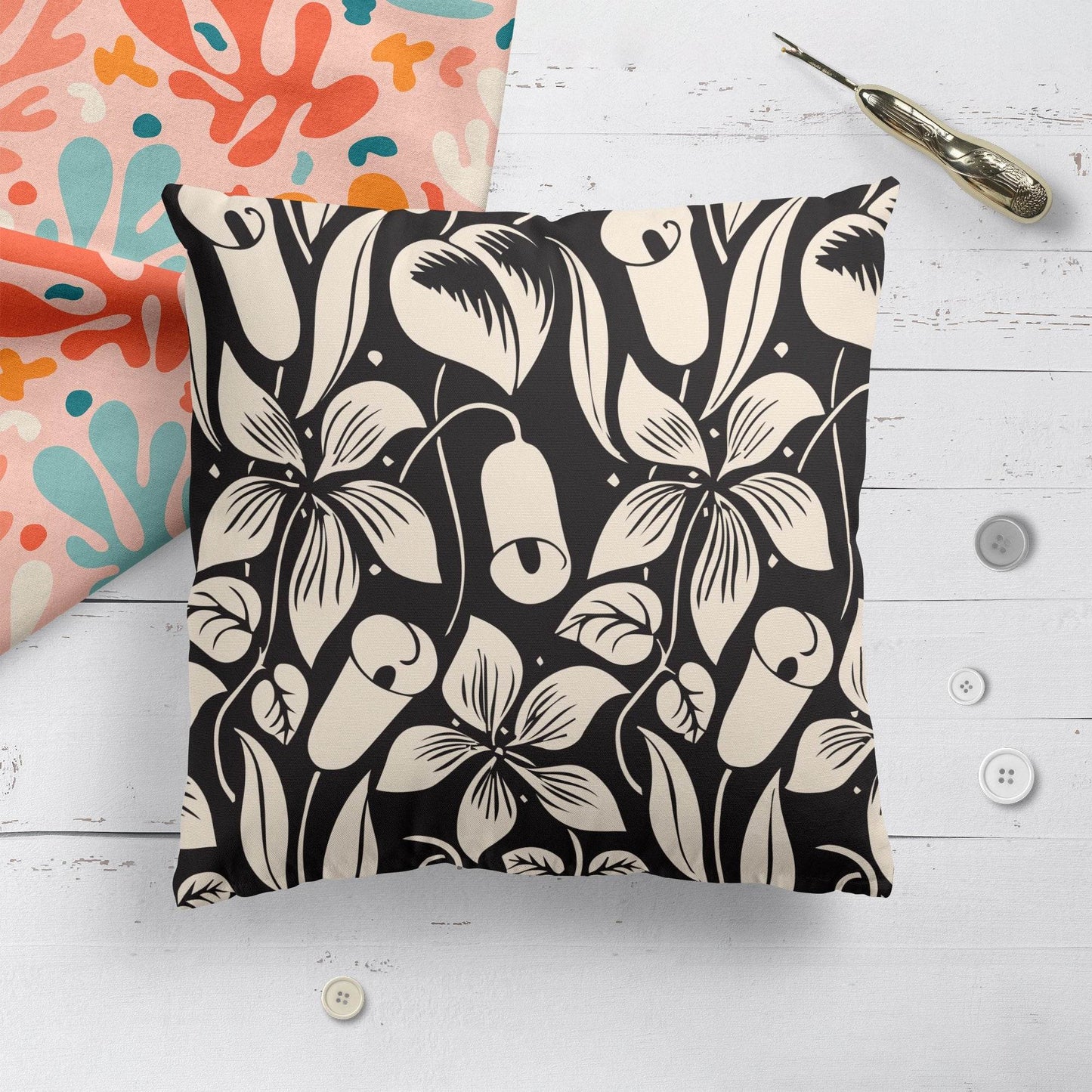 Throw Pillow with Flowers - HypeSheriff Europe