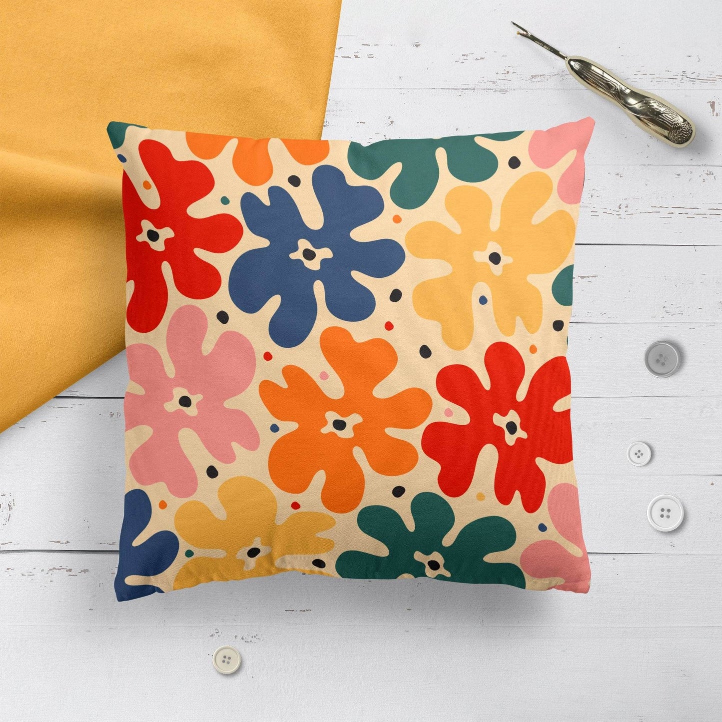 Throw Pillow with Retro Flowers - HypeSheriff Europe