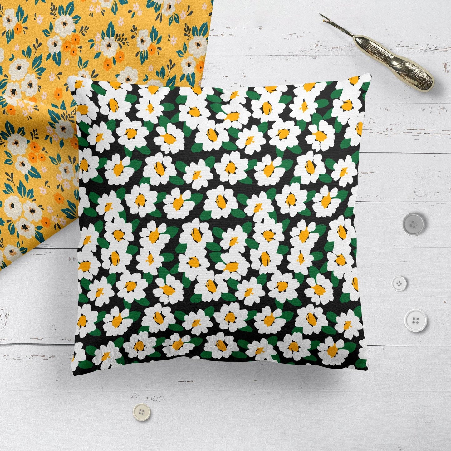 Meadow of Daisies Pillow - HypeSheriff Europe