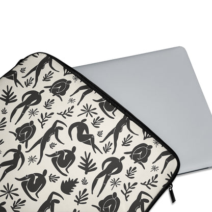 BLACK AND WHITE LAPTOP SLEEVE