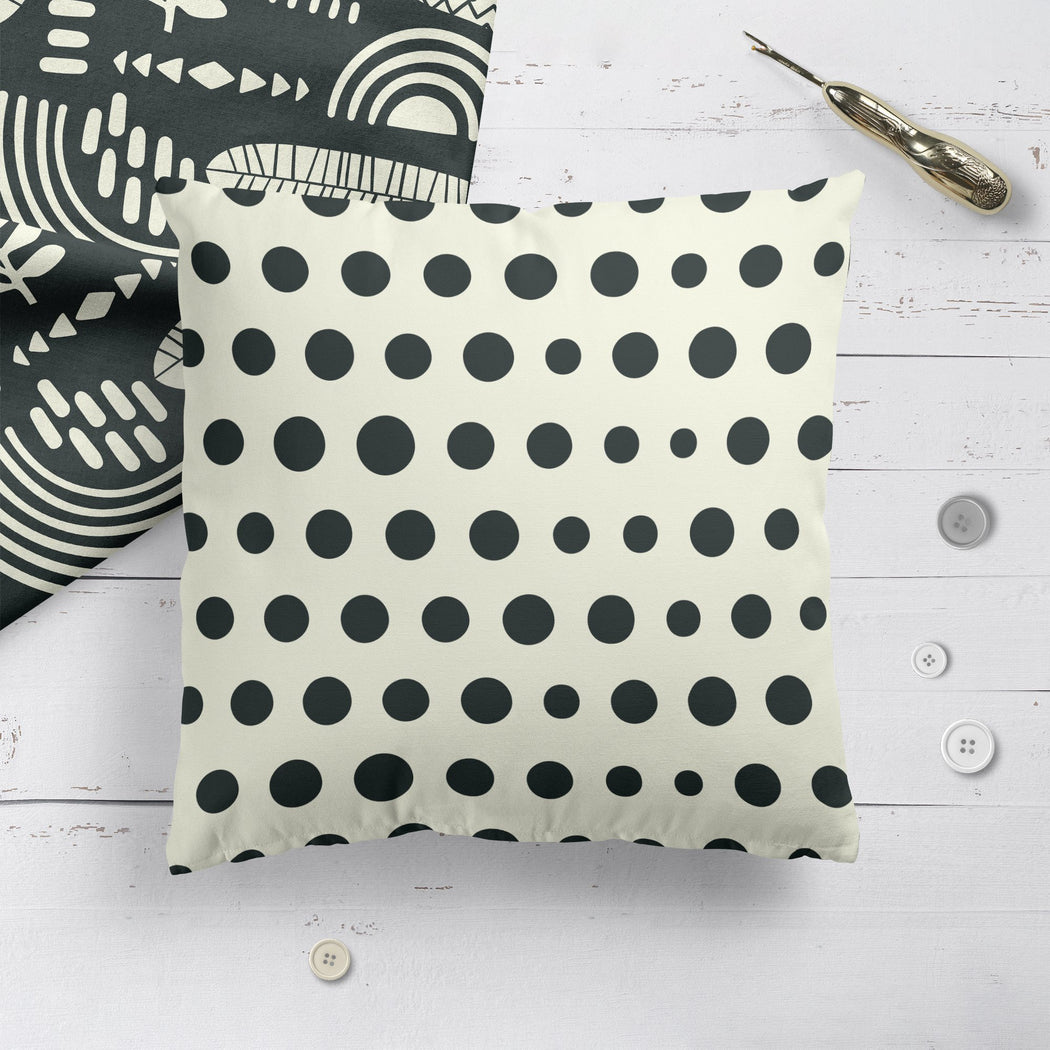 Pillow with Retro Dots v1